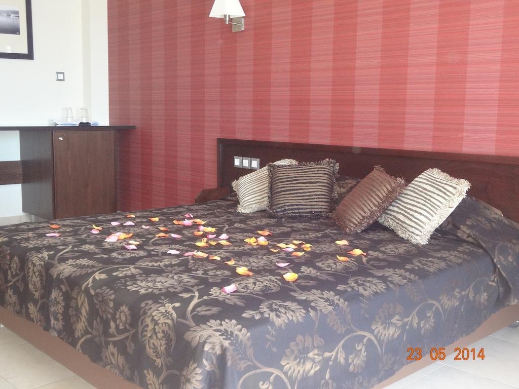 Aegea Hotel Caristo Quarto foto